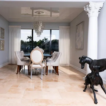 5 Bedroom Luxe Villa On Deep Water Intracoastal
